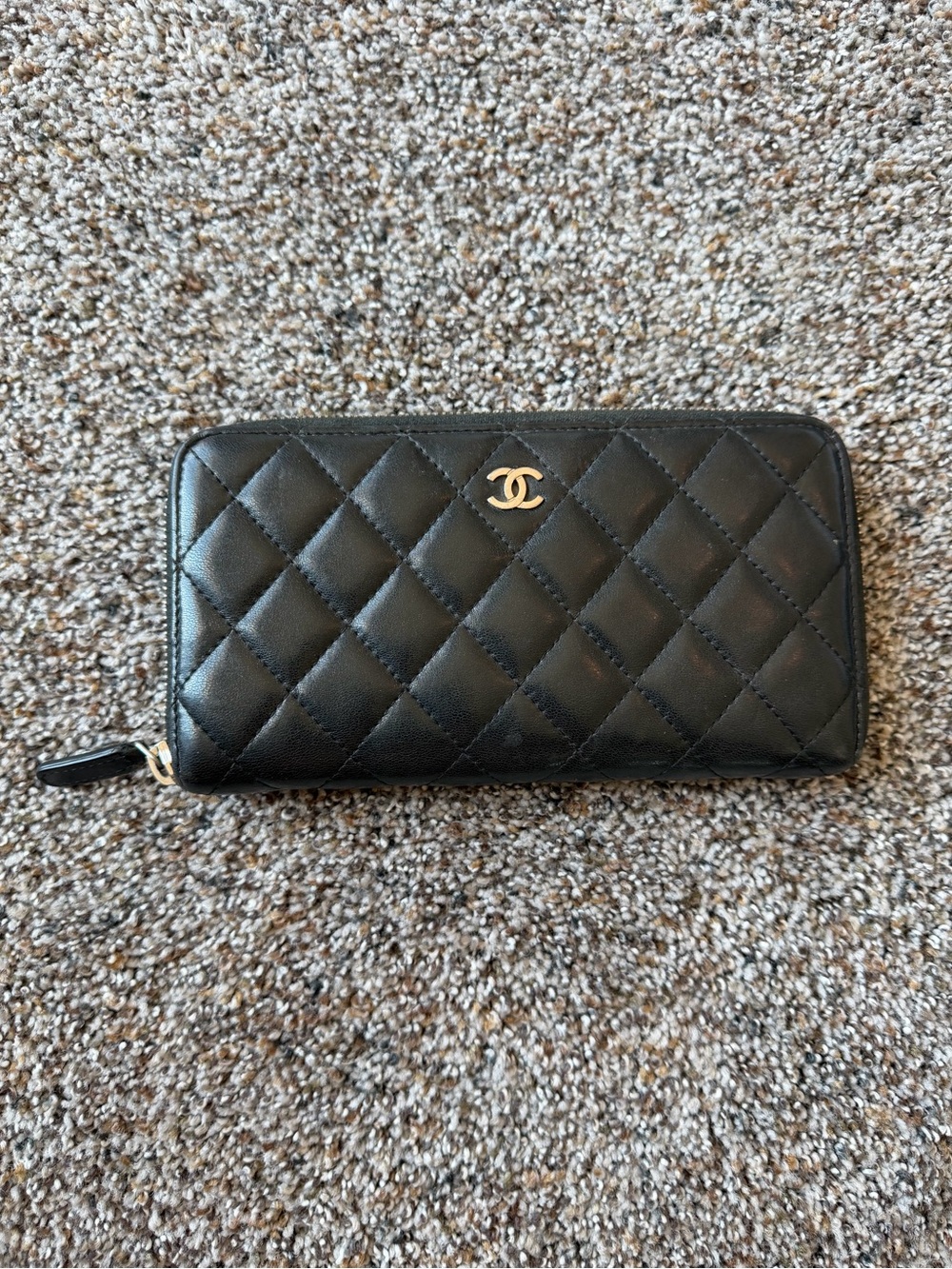 CHANEL Black Quilted Zip-Around Leather Card Holder with Gold CC